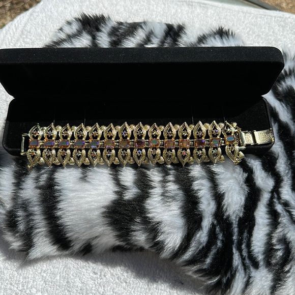 Never Worn Vintage Bracelet - Picture 1 of 4